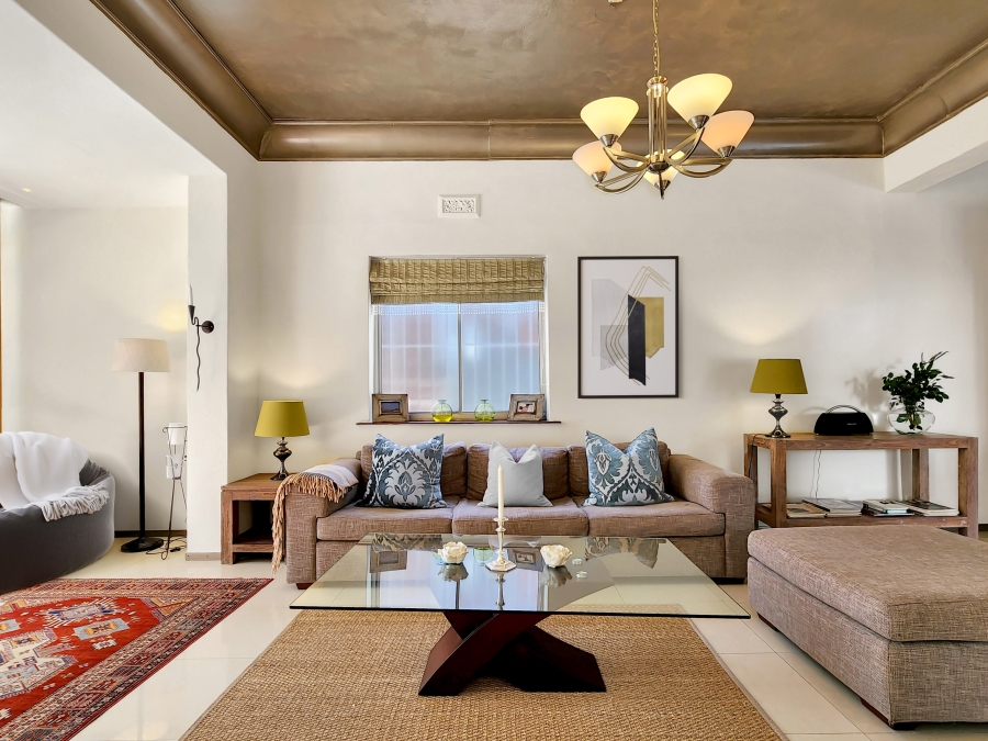 2 Bedroom Property for Sale in Sea Point Western Cape